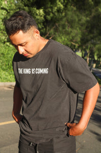 The king is coming vintage Tshirt